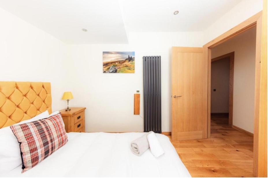 Luxury Cottage With Stunning Views Near Fairy Pools - School House 3 Carbost  Exterior photo